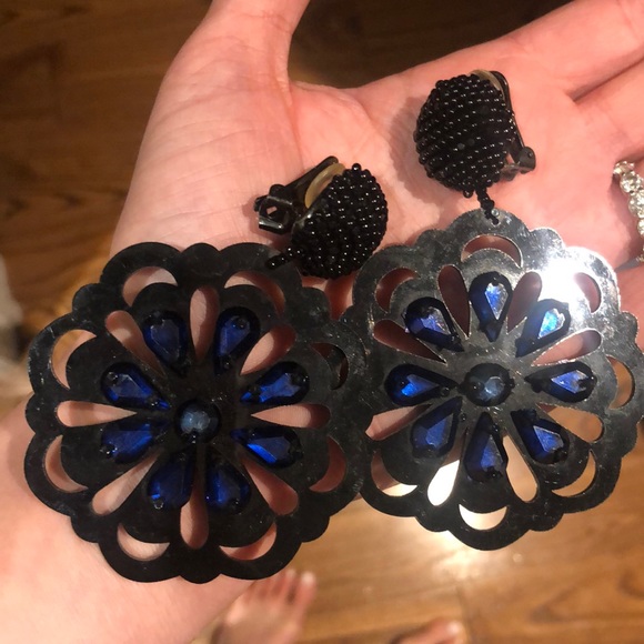 Oscar de la Renta Earrings - Picture 2 of 3